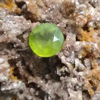 سنگ زبرجد پاکستان طبیعی