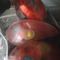 دوتا چراغ عقب ۲۰۶ و یه چراغ عقب ۲۰۷