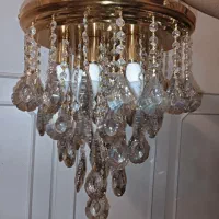 یک عدد لوستر کریستالی