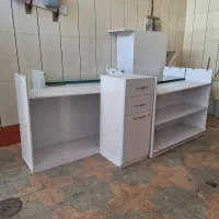 ویترین مغازه تمیز