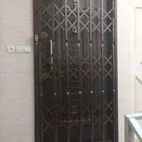 حفاظ اکاردیونی محافظ درب آپارتمان با قفل توکار|مصالح و تجهیزات ساختمان|تهران, خانی‌آباد|دیوار