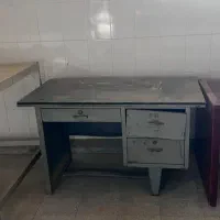فروش چند عدد صندلی اداری و میز اداری|مبلمان اداری|شیراز, ارم|دیوار