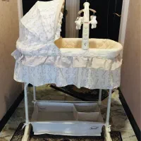 گهواره موزیکال کنار تخت مادر|تخت و صندلی بچه|کاشان, امیرکبیر|دیوار