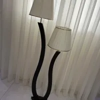 آباژور ایستاده