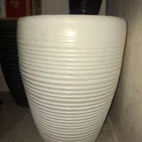 دو تا گلدان بزرگ