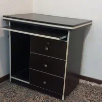 میز کامپیوتر در حد نو
