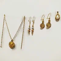 طلا درحدنو ، گردنبد‌و‌پلاک‌ ، دو عددگوشواره ، پلاک