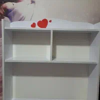 میز تحریر و کتابخانه