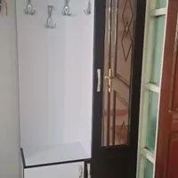 جاکفشی با آیینه و رخت آویز