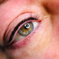 مدل شیدینگ لب و بن مژه