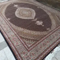 جفت فرش نه متری چهل رج بافنده فرش هستم.|فرش|خوی, |دیوار
