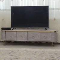 میز تلویزیون و ایینه و کنسول و ساعت