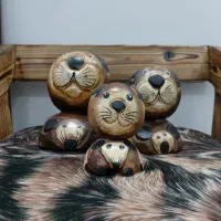 مجسمه و ظروف چوبی