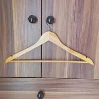 آویز لباس چوبی