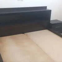 تخت دو نفره ب همراه پاتختی