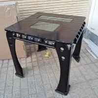 میز کوچک داخل آشپزخانه