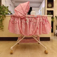 گهواره، ننو، تخت نوزاد کنار مادر