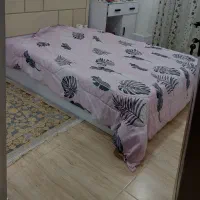 تخت دو نفره،تشک،روتختی،میز آرایش و قالیچه