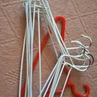 چوب لباسی پلاستیکی نو و فلزی ضخیم