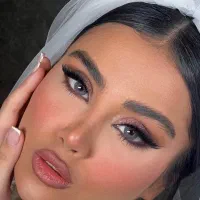 ارائه  خدمات و آموزش میکاپ با ۳۰ ٪تخفیف