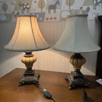 اباژور کنار تخت