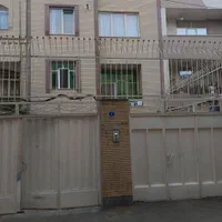 فروش منزل سه طبقه ویلایی/فوری