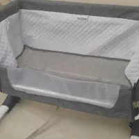 تخت کنار مادر زویه