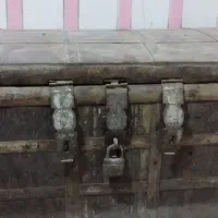 صندوقچه قدیمی قدمت ۷۰سال زیر قیمت|صنایع دستی و سایر لوازم تزئینی|تهران, دردشت|دیوار