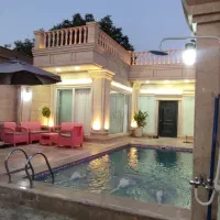 ویلا اجاره ای استخر روباز چهارفصل نوساز و لاکچری