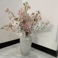 گلدان به همراه گل