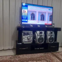 تلوزیون ومیز تلوزیون