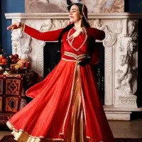 آموزش رقص آذربایجانی زنانه به صورت آکادمیک و ترمی