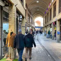مغازه تجاری در بازار