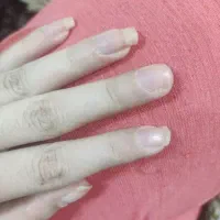 کاشت ناخن وسایلشو دارم کسی برام انجام بده