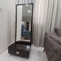 میز ارایشی همراه آئینه تمام قد