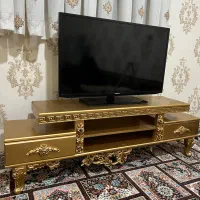 تلویزیون و میز