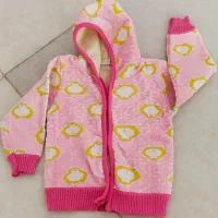 تعداد زیادی کاپشن و سویشرت و لباس بچگونه و دخترونه|کفش و لباس بچه|اشتهارد, |دیوار