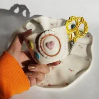 ماگ و زیر ماگی طرح خیاطی و گلدوزی