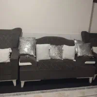 مبل۷نفره باگلمیزسفید وبالشت ها۱۲تومن|مبلمان خانگی و میز عسلی|اهواز, کوی آغاجاری|دیوار