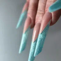 آموزش و خدمات کاشت ناخن ترمیم ناخن آموزش کاشت مژه