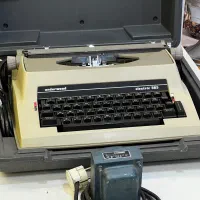 ماشین تایپ قدیمی ژاپنی با ترانس