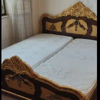 تخت دو نفره همراه با تشک کاملا سالم همراه وسایل