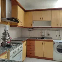 کابینت فلز درحدنوسالم وتمیزباسینک دو لگنه باسنگ رو