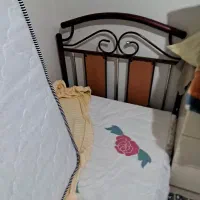 تخت خواب یک نفره فلزی با کفی چوبی و تشک درحد نو|تخت و صندلی بچه|تهران, شمیران‌نو|دیوار