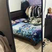 اینه قدر دور فلز پایه دار