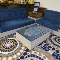 مبل راحتی ومیز ودکوری