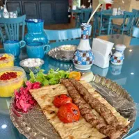 پیک موتوری و کارگر ساده