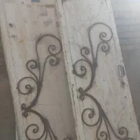 یک در دو لنگه آهنی کاملا سالم