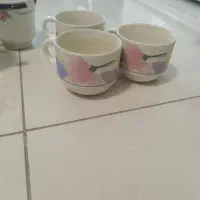 فنجان نعلبکی چینی قدیم ۵عددو ۷عدد هم فنجان تک|فعالیت داوطلبانه|لاهیجان, قیام|دیوار