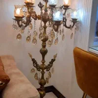 آباژور ایستاده